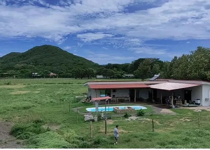 Villa Hacienda Fuentes A Luxury Modern Ranch, Private Pool & Farm Animals *