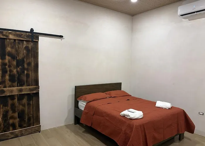 Hacienda Fuentes A Luxury Modern Ranch, Private Pool & Farm Animals Villa