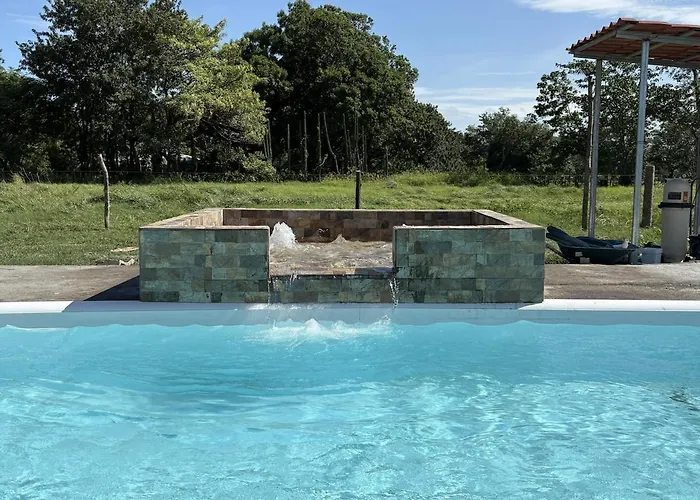 Hacienda Fuentes A Luxury Modern Ranch, Private Pool & Farm Animals Villa